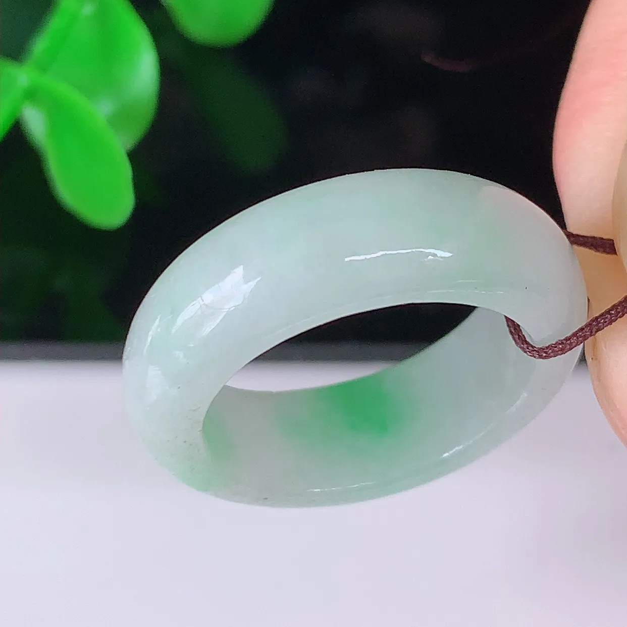 自然光实拍，16.2mm内径翡翠指环，玉戒指，玉质莹润，好精美好冰润的指环，12圈口，上手纤巧！#1.16