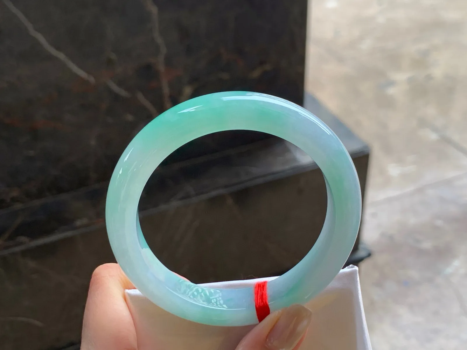 带色手镯
细腻58.6/12.3/9mm