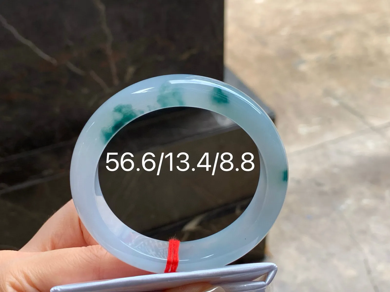 冰飘花手镯
水润56.6/13.4/8.8mm