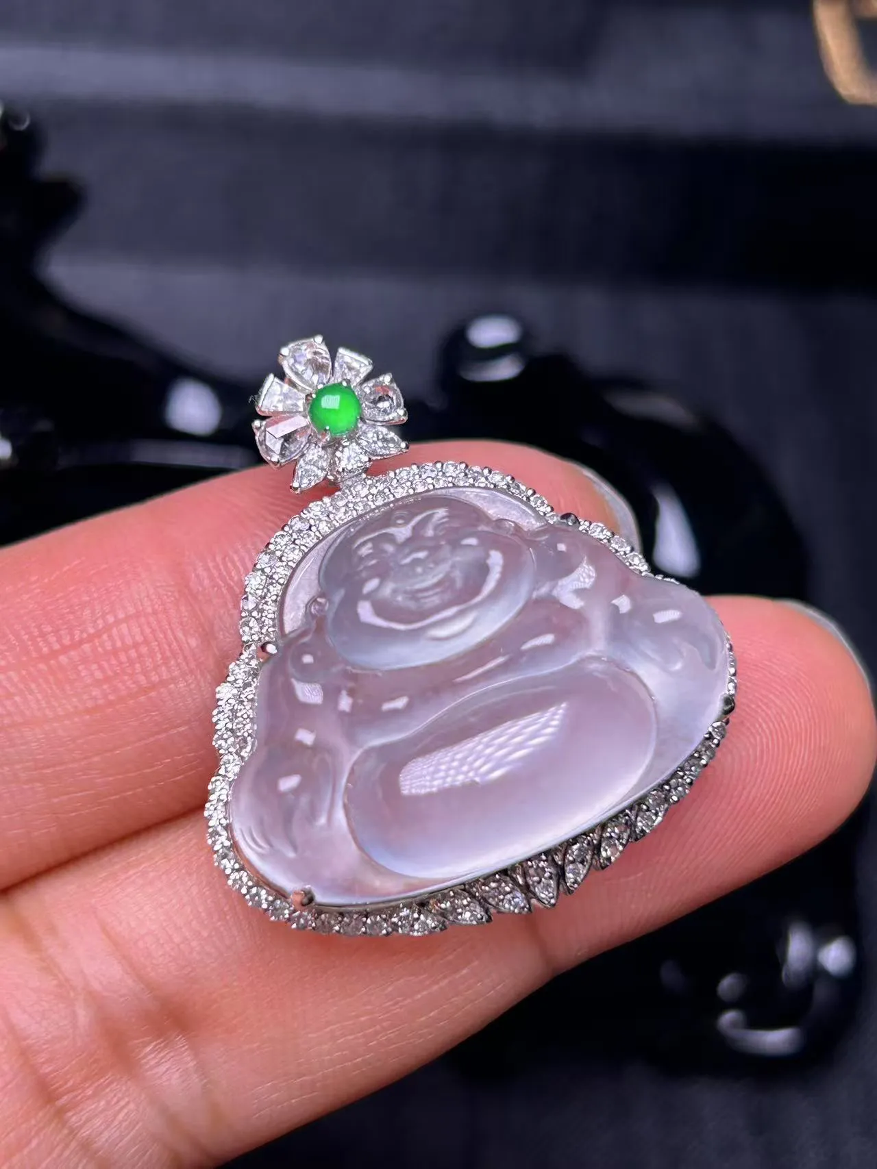缅甸翡翠A货，佛在心中，吉祥如意，平安健康，上身效果好，祼石尺寸19.5/27/5.7