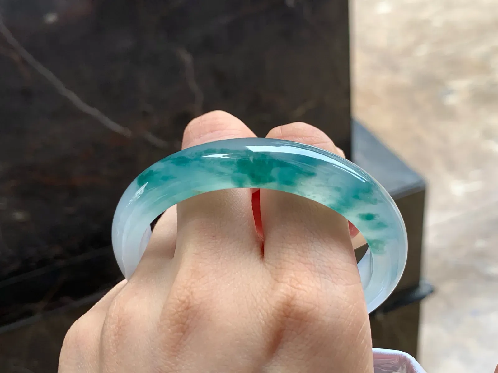 冰种飘花贵妃镯
种好水足 56/12.7/8mm