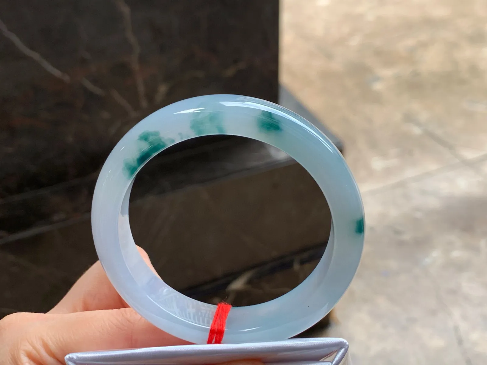 冰飘花手镯
水润56.6/13.4/8.8mm
