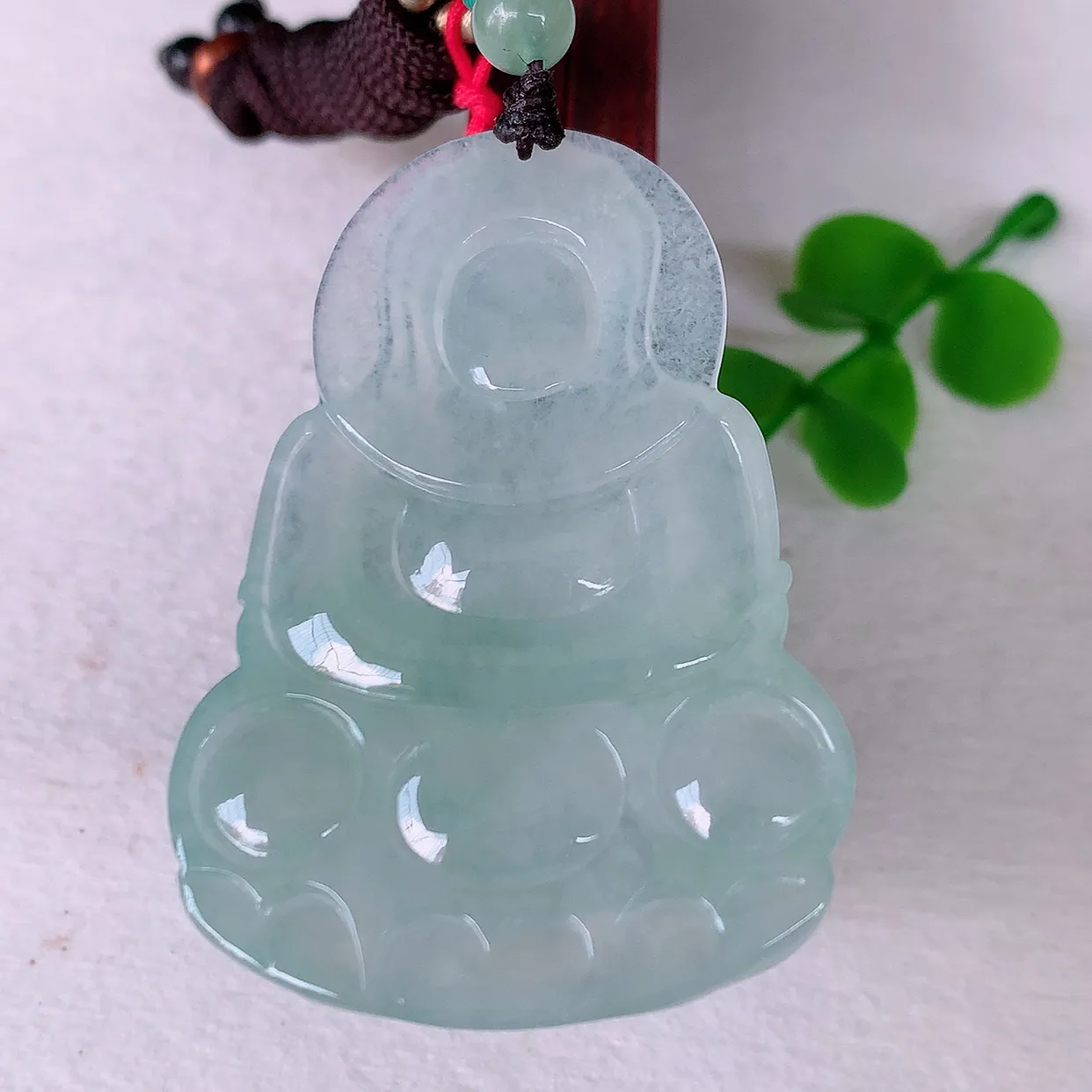 自然光实拍，冰种观音吊坠，赐福翡翠观音，冰透，起强玻璃光泽，观音面相慈祥，雕琢细致，佩戴气质！#46.16