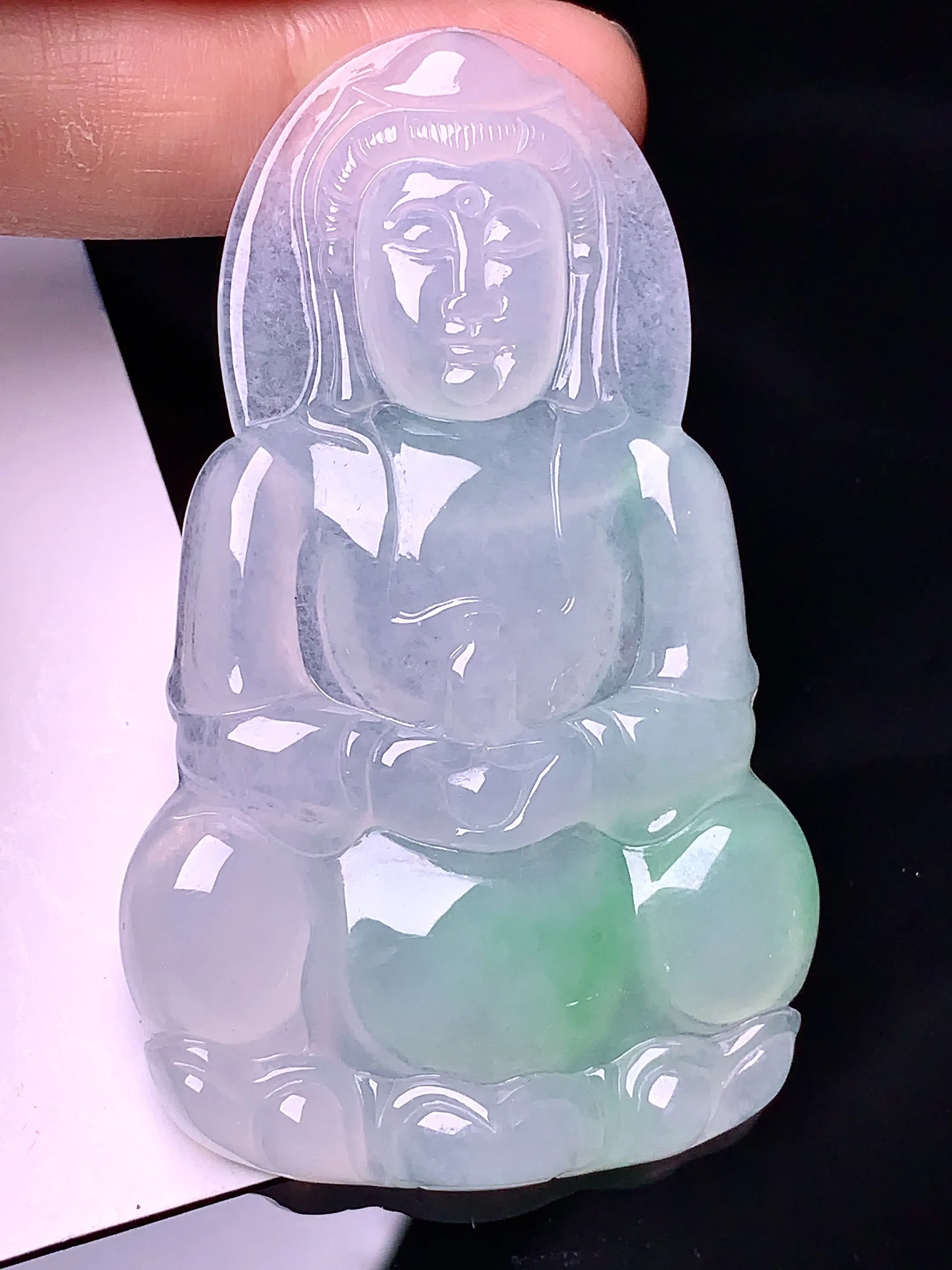 冰种飘绿观音吊坠 玉质细腻 水润亮眼 色泽艳丽 整体尺寸64.2*38.8*5.5