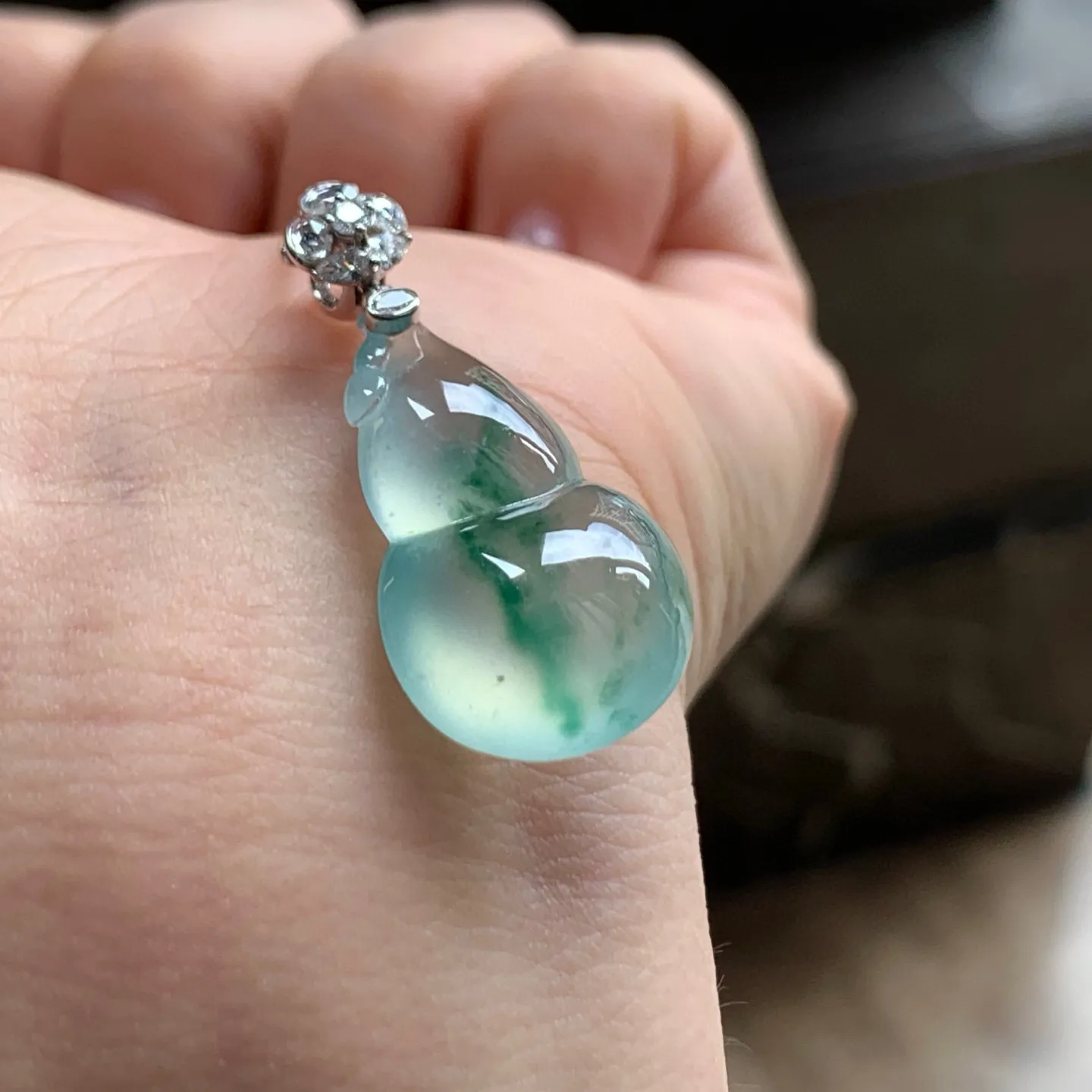 冰种飘花葫芦
金扣