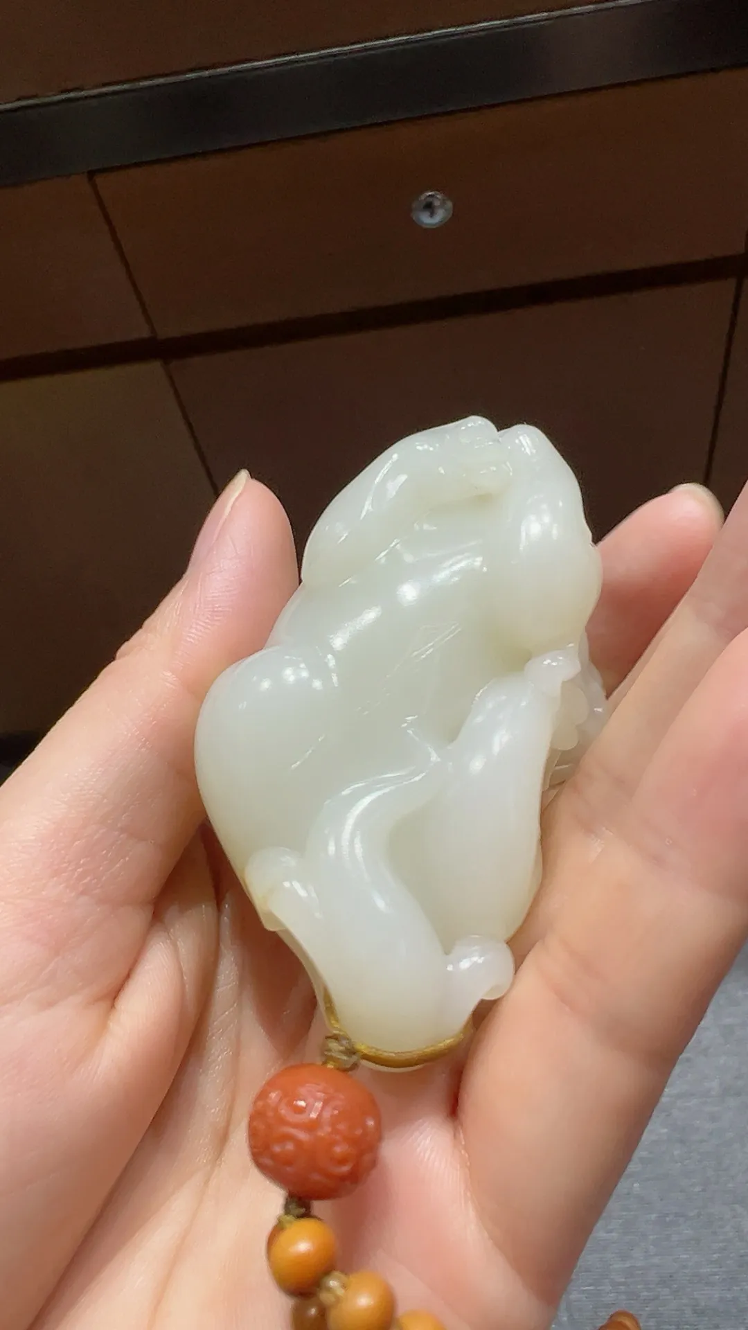 高品质｜籽料｜貔貅
油膏料 工艺精湛 值得拥有哦

重106.3克 尺寸66*35.7*38.3m m