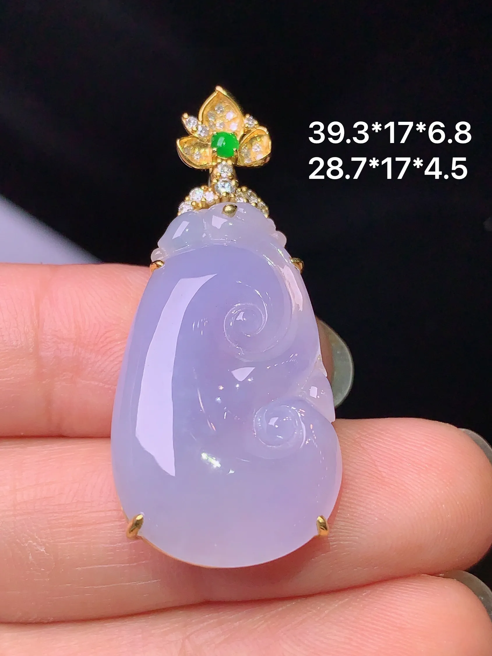 18k金钻镶嵌紫罗兰如意吊坠 玉质细腻 水润亮眼 色泽艳丽 整体尺寸39.3*17*6.8