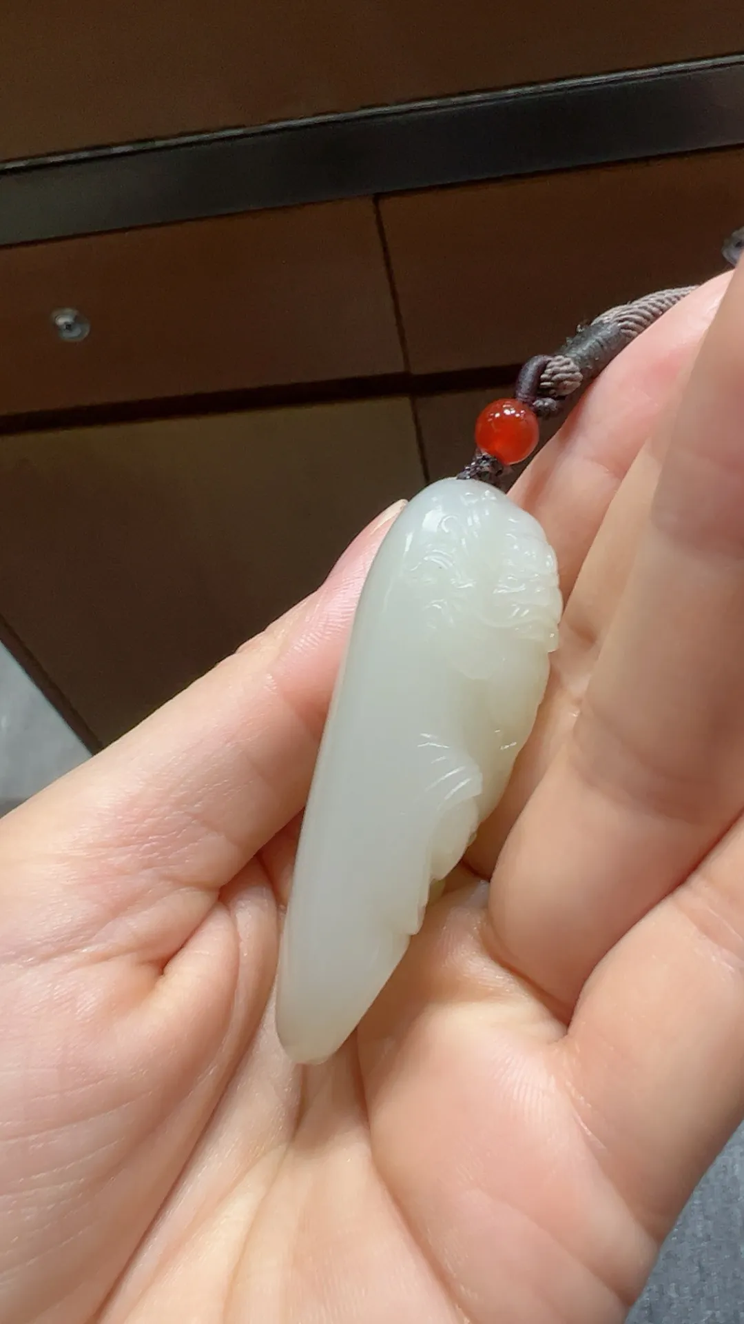 精品级｜籽料｜钟馗纳福
料细油 手感棒 挂件手把皆可

重41克 尺寸58*24*19.6m m