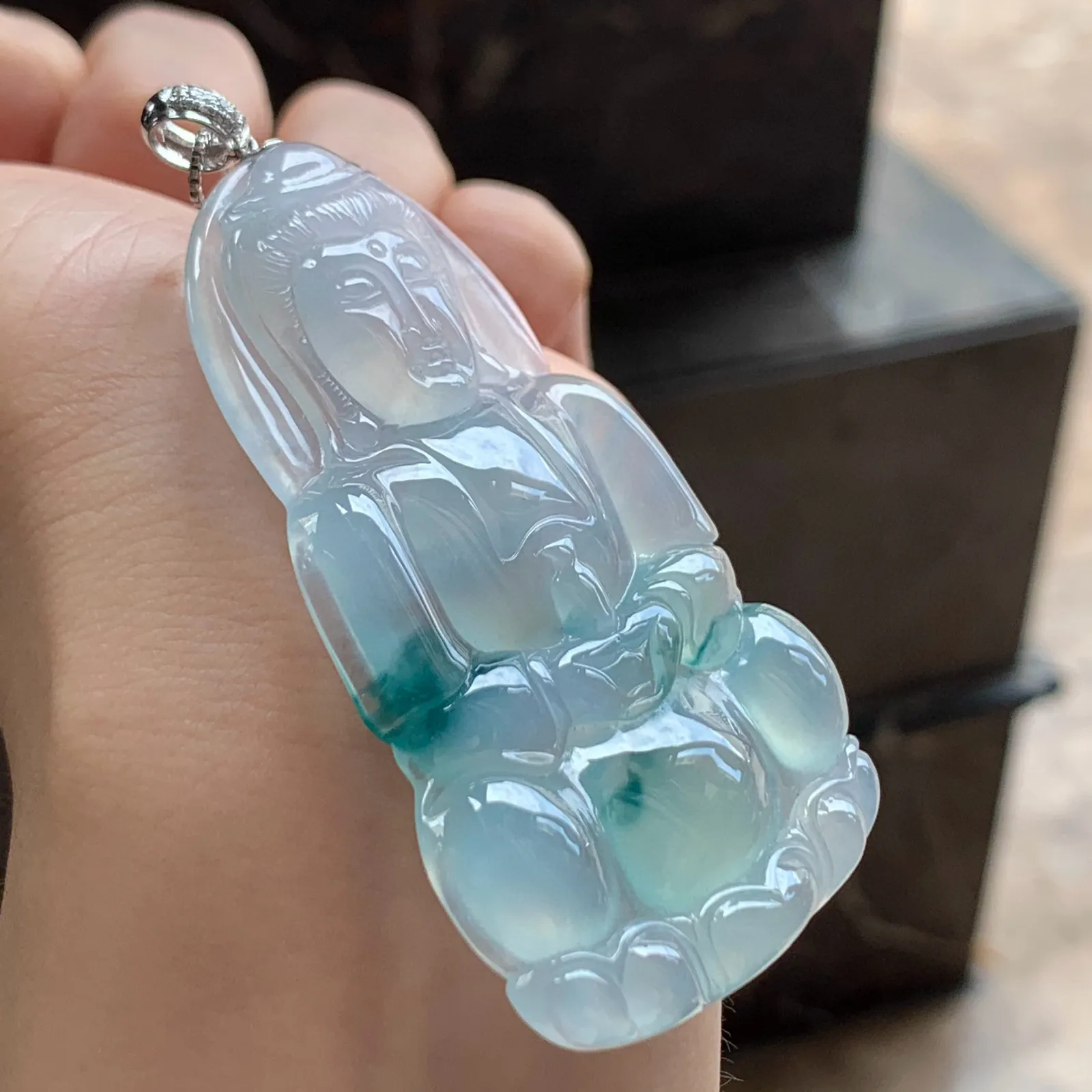 冰种飘花观音
大气 金扣