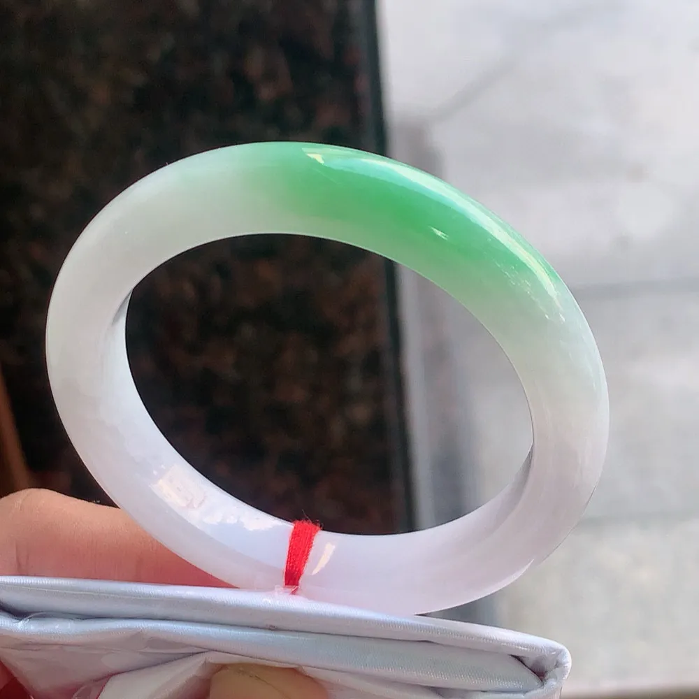 正圈冰糯阳绿 微纹 尺寸:52.7/10.6/8.6 色好