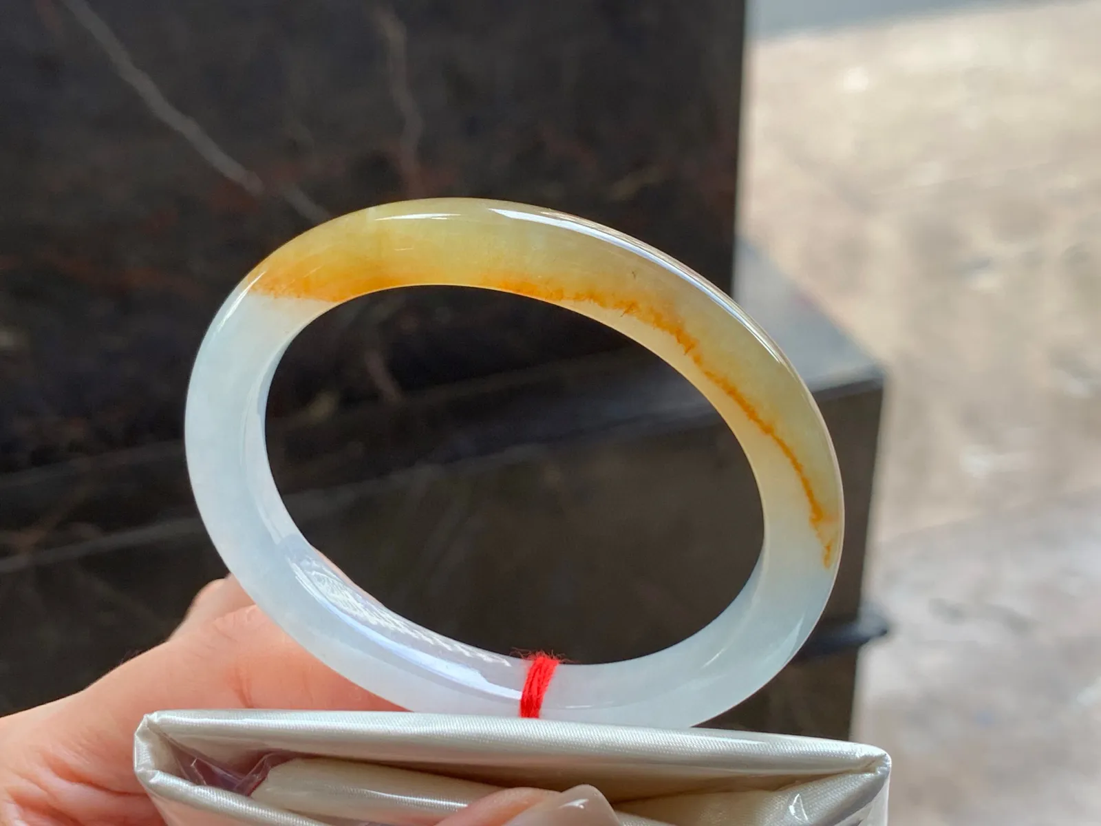 冰黄贵妃镯
种老独特 54.3/7.9/7.8mm