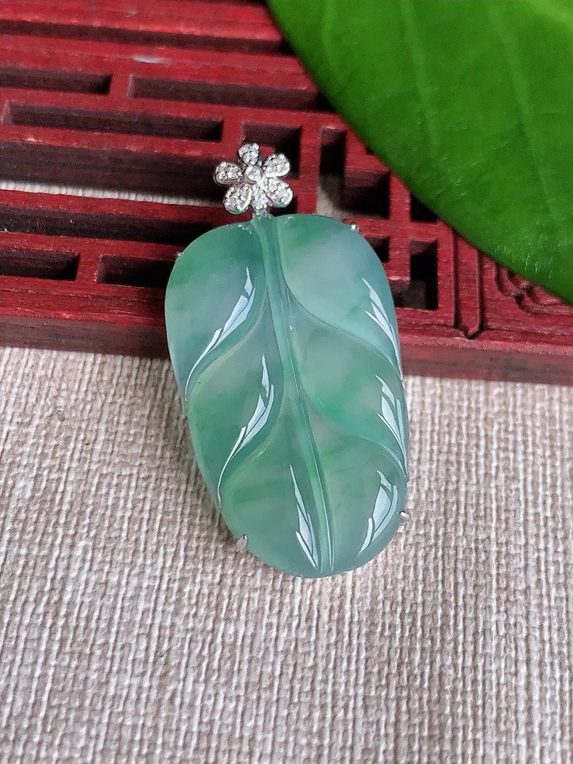 a货翡翠老坑冰种18K金伴钻镶嵌飘花叶子金枝玉叶吊坠 尺寸38.2×31×19.6×5.5mm 重量