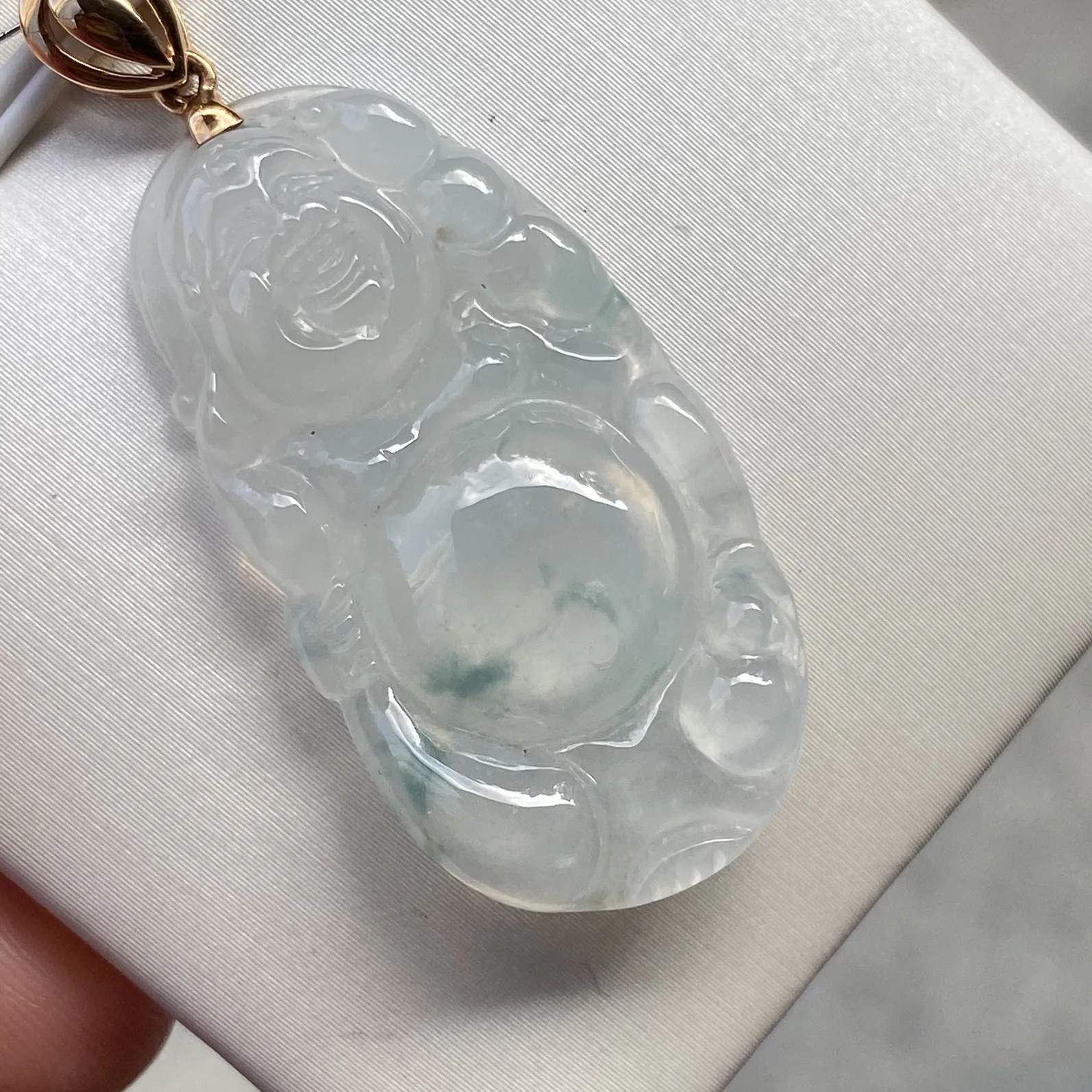 推荐【冰飘花布袋佛公】无纹裂，水润冰透，种老起光，细腻，飘花雅，品相佳，超值～～44*35.6*18.9*5.1
