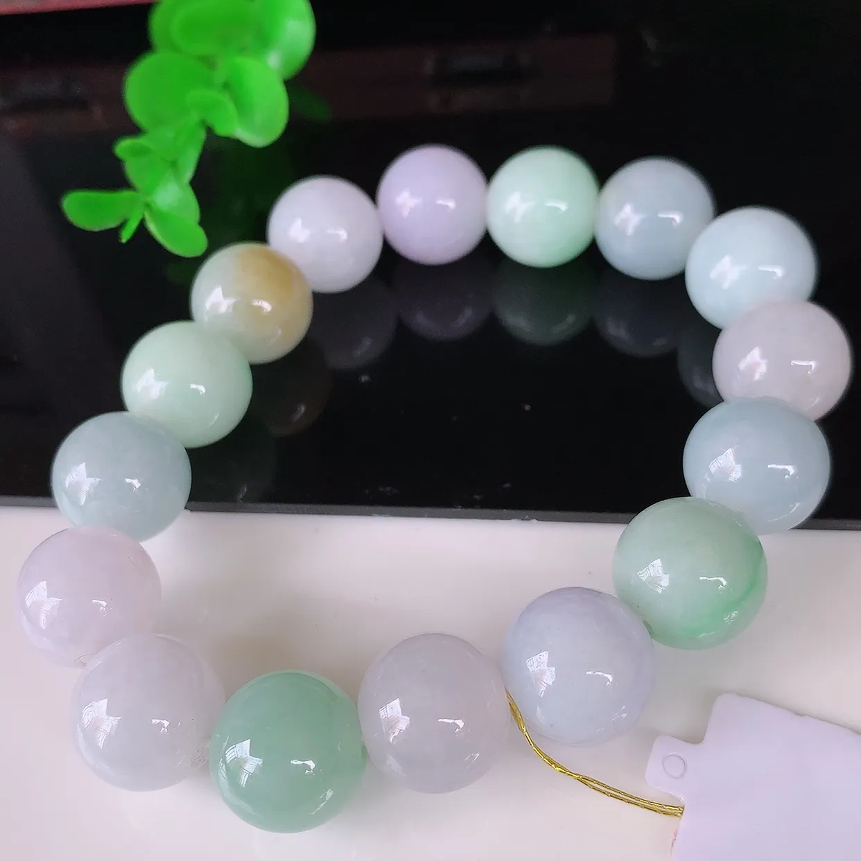 自然光实拍，冰润多彩圆珠手链   翡翠手串，种老水足，冰清玉润  颜色漂亮  #35.16取一尺寸1