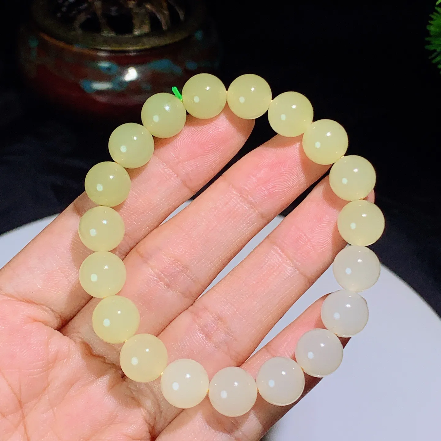 新疆若羌黄口料渐变圆珠手串 单颗尺寸10玉质细腻油润 底色纯净 脂粉好，品质好！lt250716