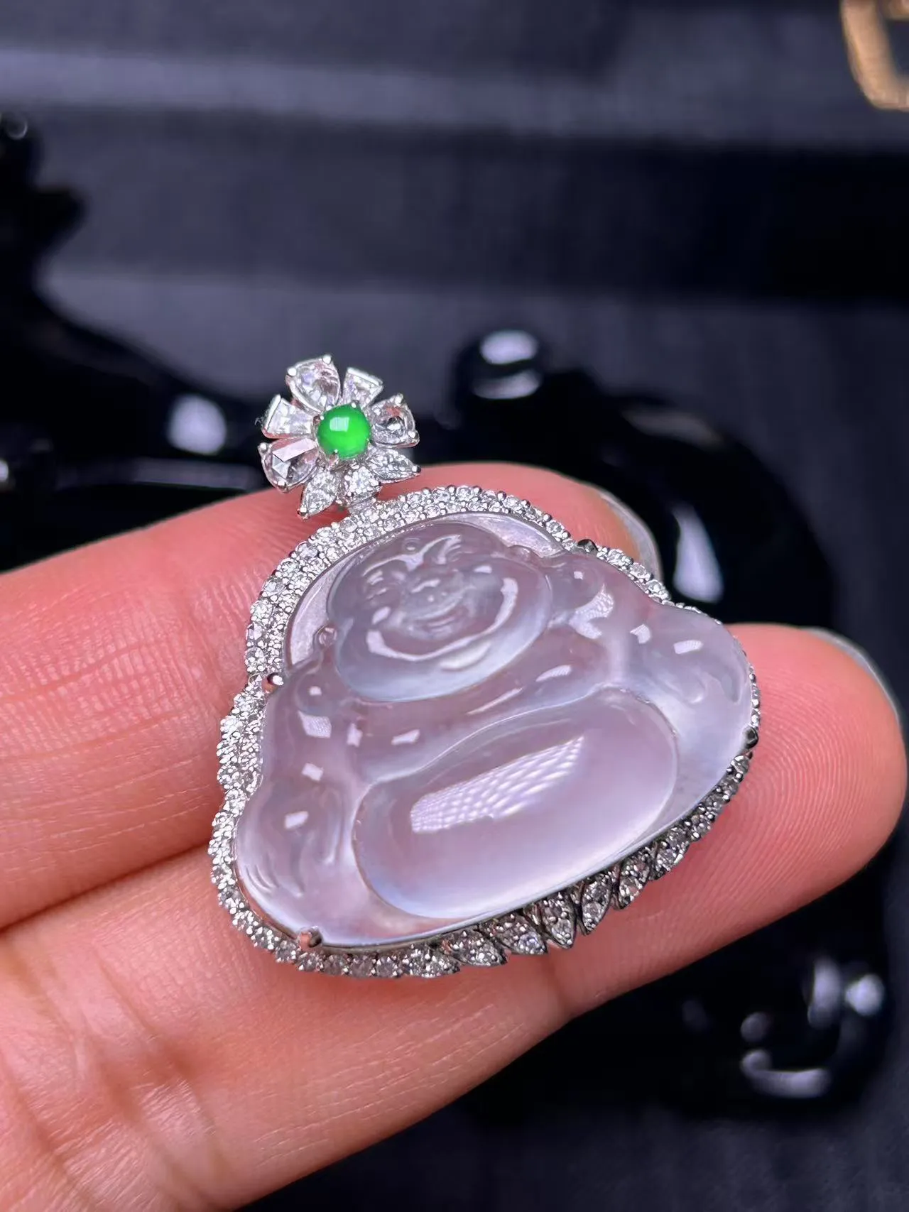 缅甸翡翠A货，佛在心中，吉祥如意，平安健康，上身效果好，祼石尺寸19.5/27/5.7