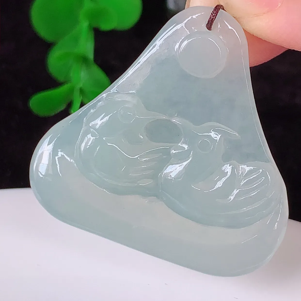 自然光实拍，冰种翡翠鸳鸯。吊坠，翠色灵动，种老水足，寓意好，品相佳，佩戴佳品！#41.16