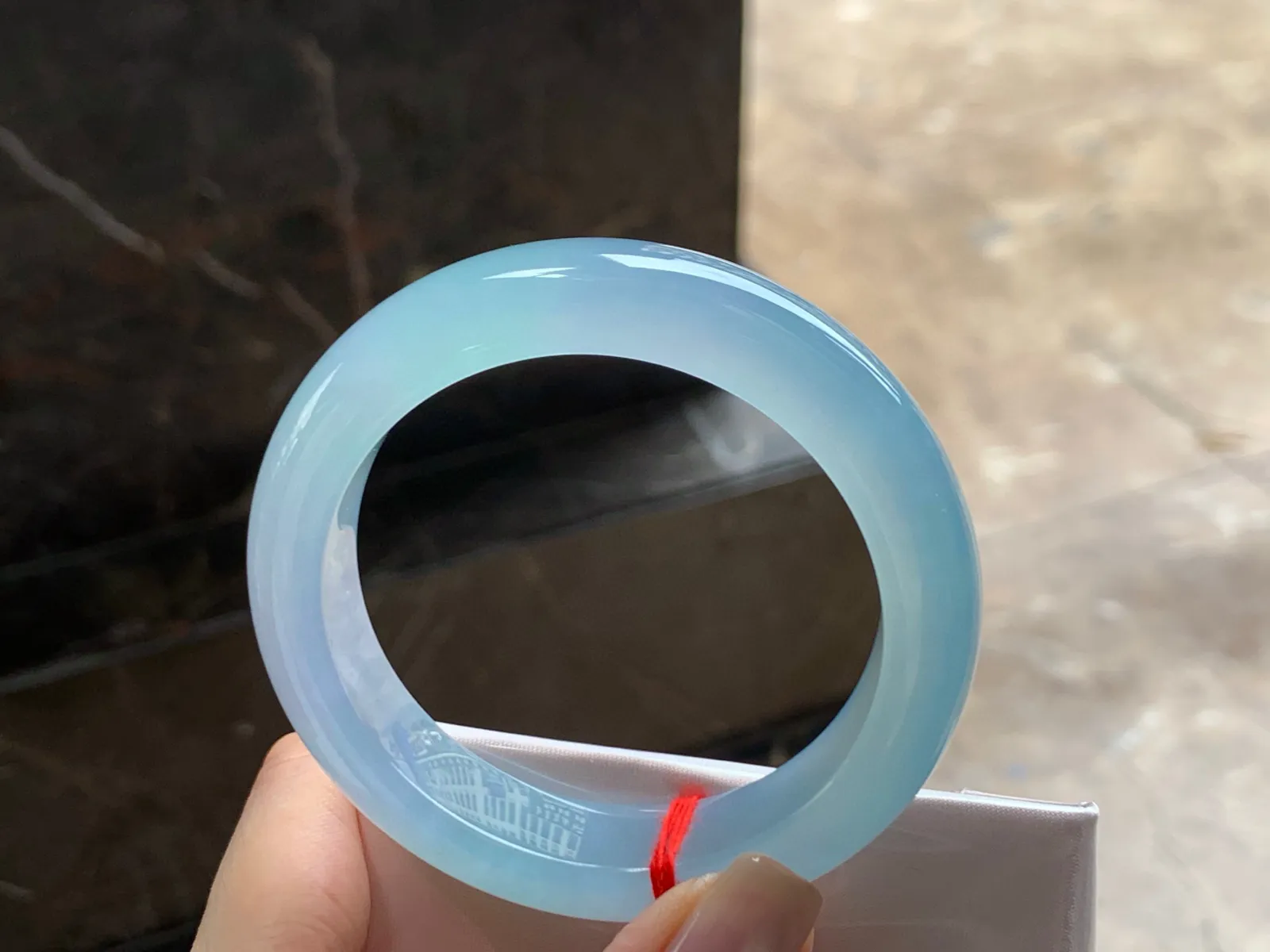 冰种底色手镯
清爽53.2/12.6/9.3mm