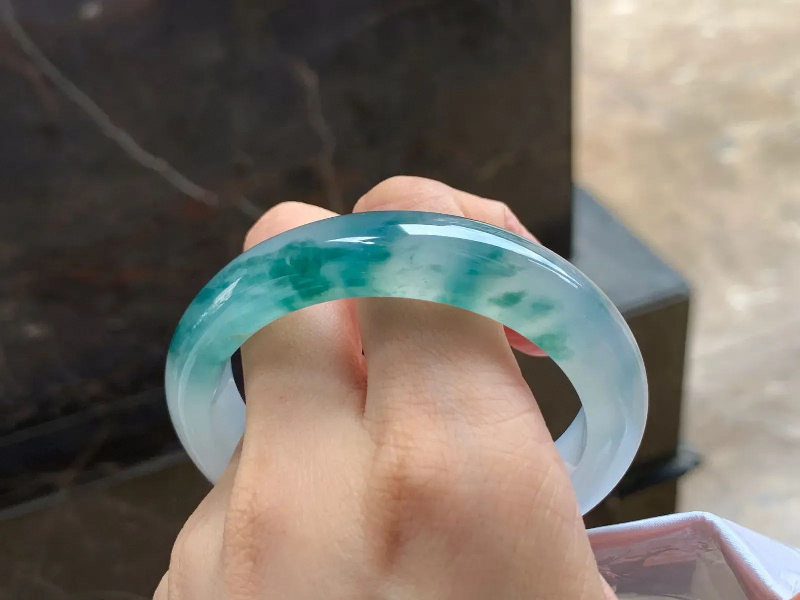 冰种飘花贵妃镯
种好水足 56/12.7/8mm