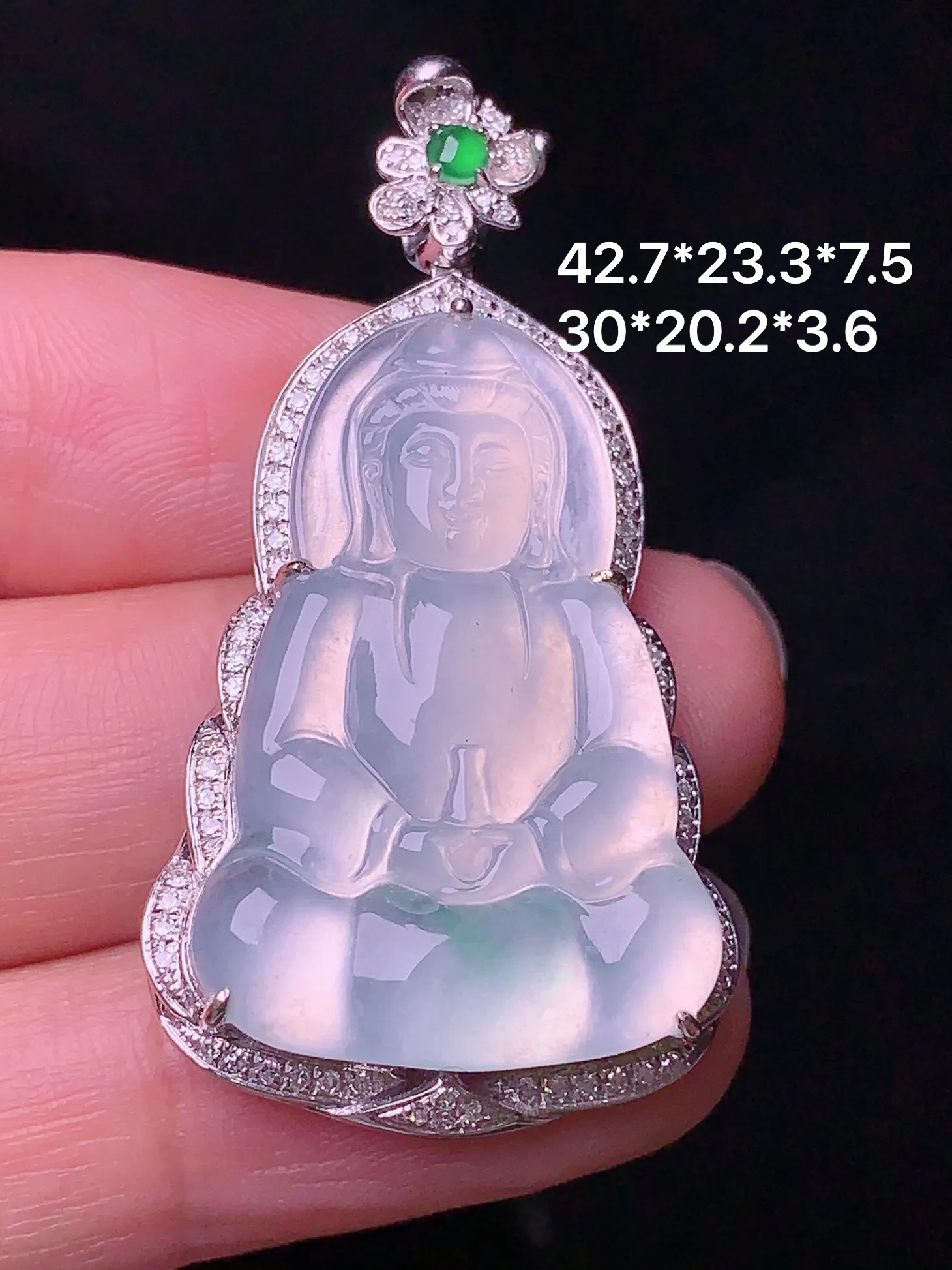 18k金钻镶嵌冰种观音吊坠 玉质细腻 水润亮眼 色泽艳丽 整体尺寸42.7*23.3*7.5