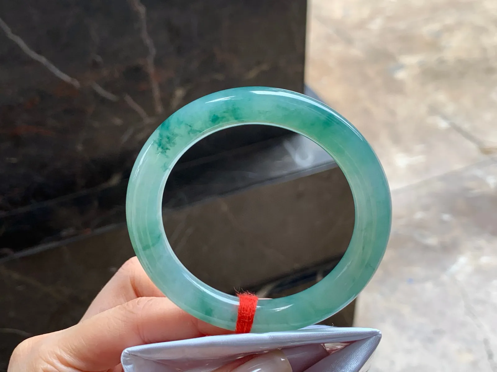 冰飘花福镯
水润清爽 54/9.8mm