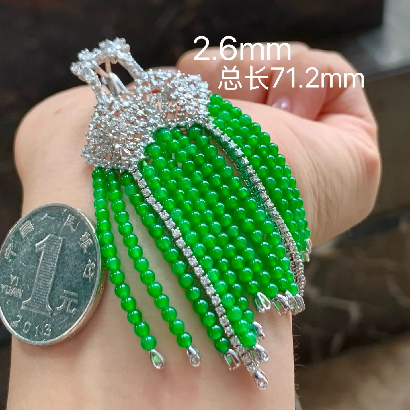 冰种辣绿小米珠耳坠
色辣种好 真金镶嵌