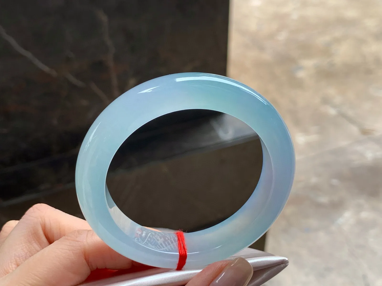 冰种底色手镯
清爽53.2/12.6/9.3mm