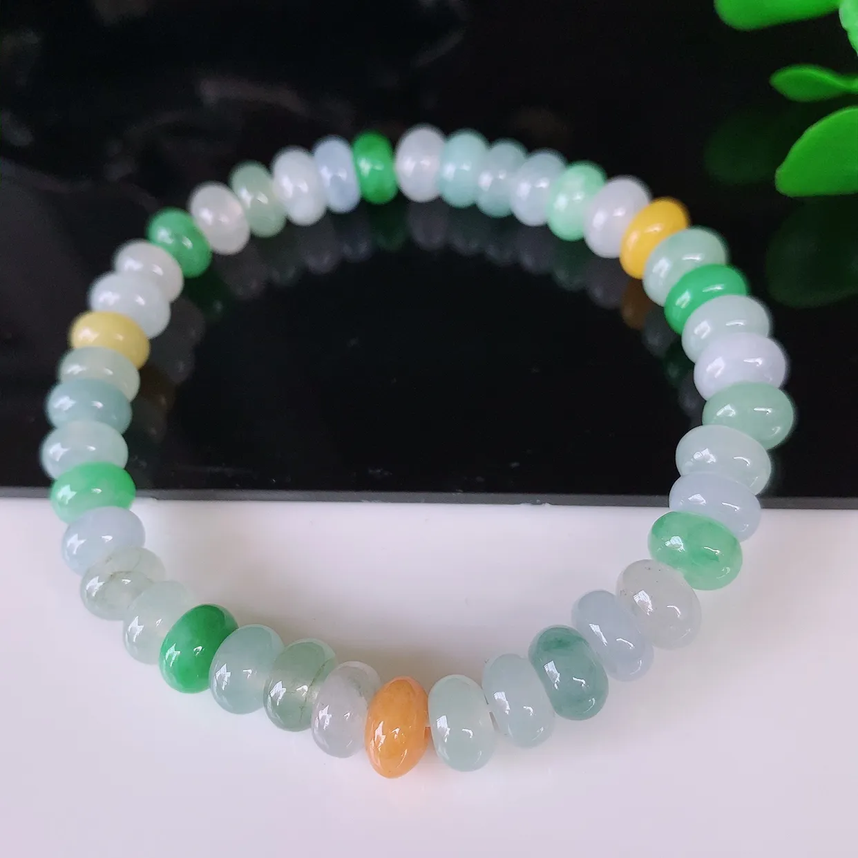 自然光实拍，冰润多彩翡翠手链手串，水润秀气，料子细腻，清爽，高档大气，自戴送礼佳品！#46.16取一尺寸7.5*3.6mm