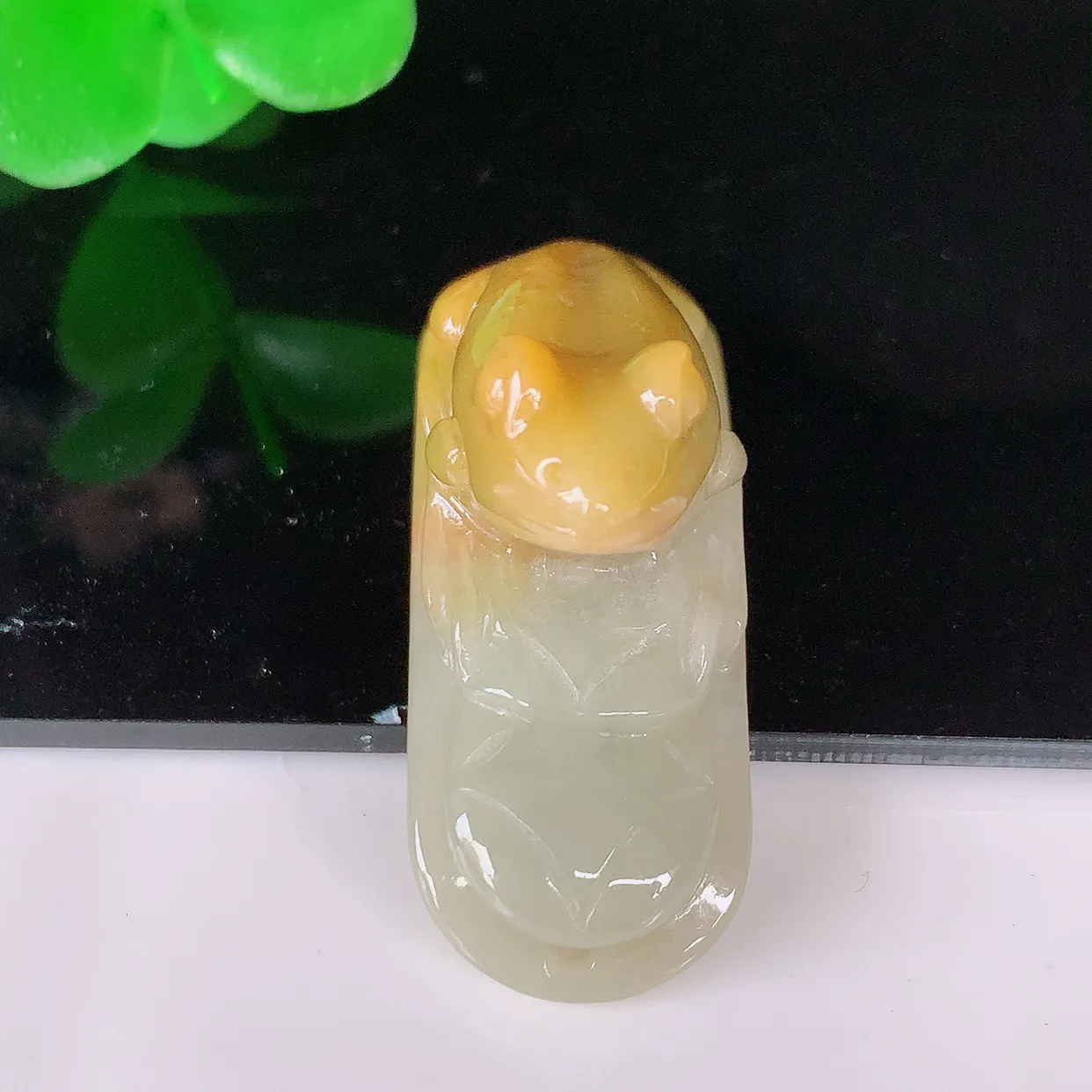 自然光实拍，冰润黄翡招财金蟾翡翠吊坠，种老水足，雕工精湛 ，寓意美好，佩戴时尚出众！#60.16