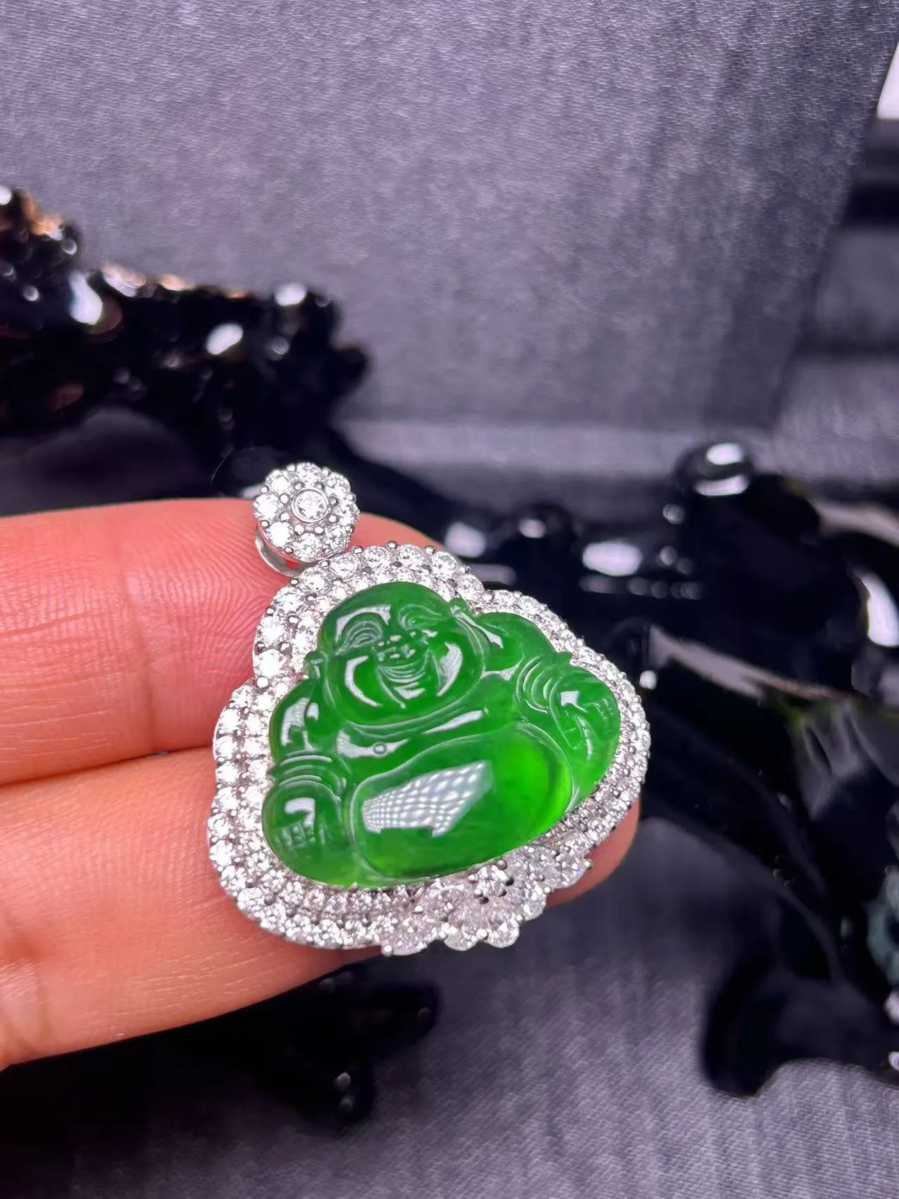 缅甸翡翠A货，满意佛公，上身效果好＇心中有佛，平安幸福，快乐一生，裸石尺寸19/24.2/3.5