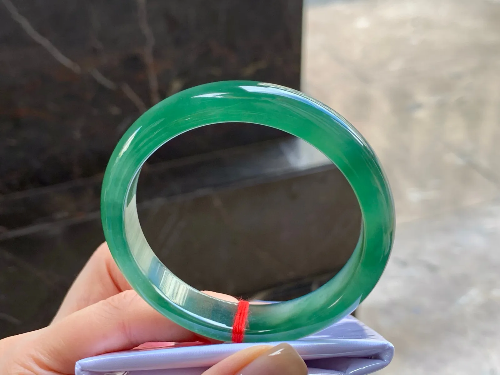 冰种油绿手镯
种老56/12.3/7.5mm