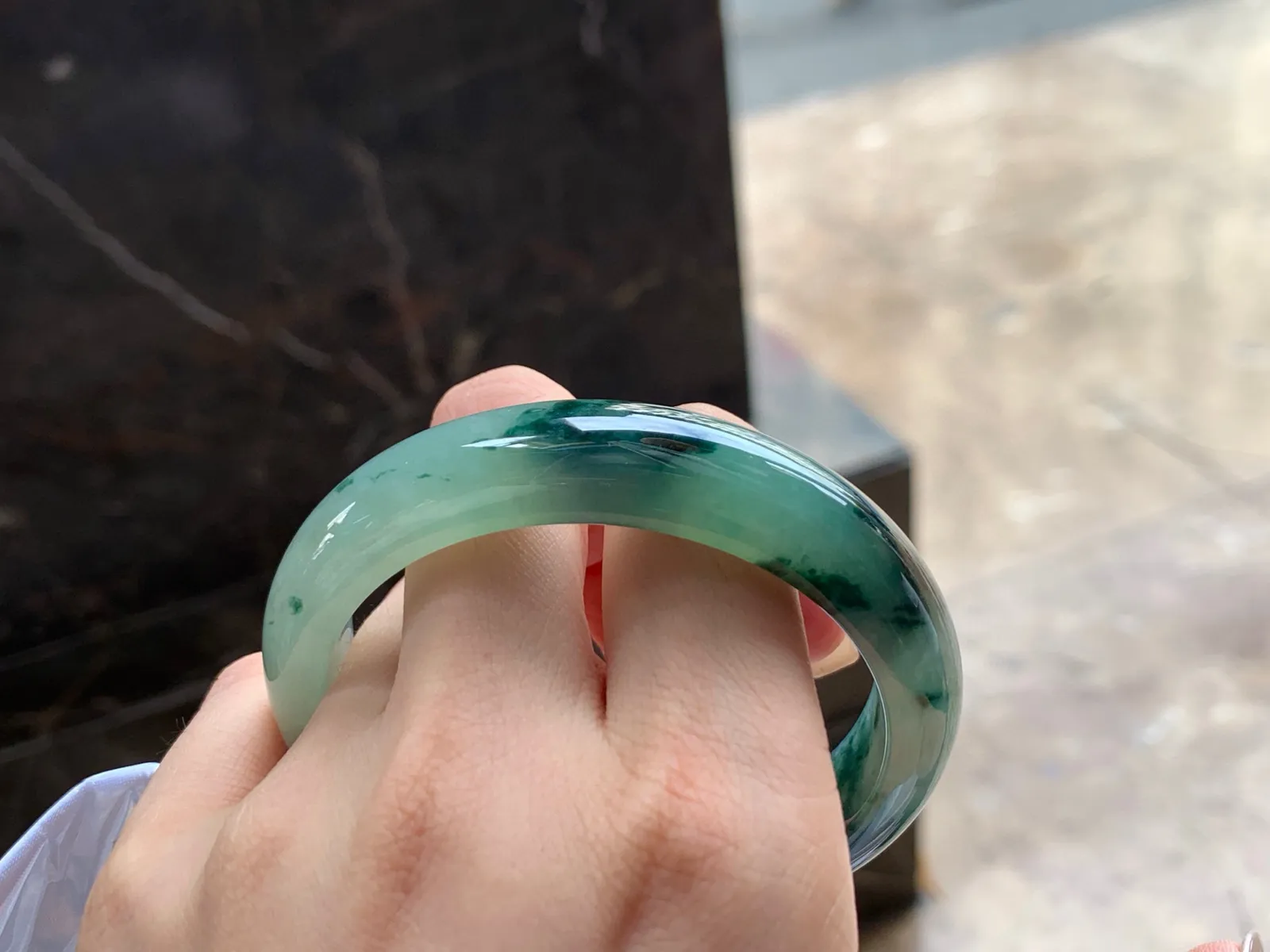 飘花手镯
水润独特 56.8/12.5/8mm