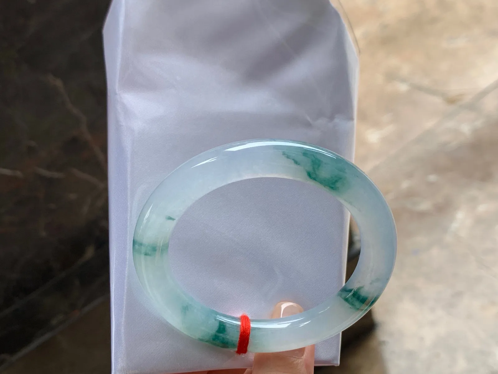 冰种飘花福镯
种好水足 54.5/9.5mm