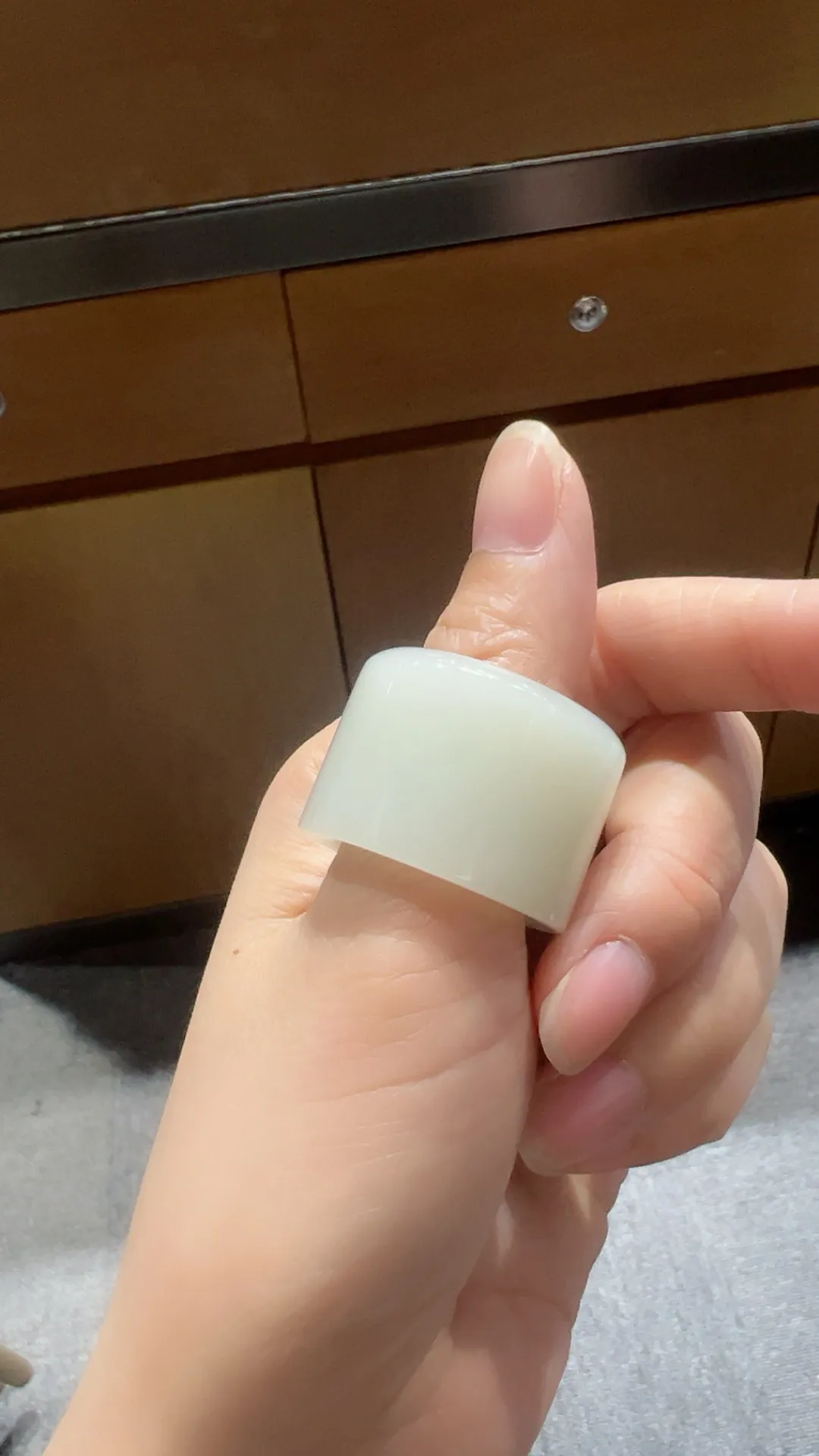 精品级｜白玉｜扳指

内径20 高22 厚5.4m m