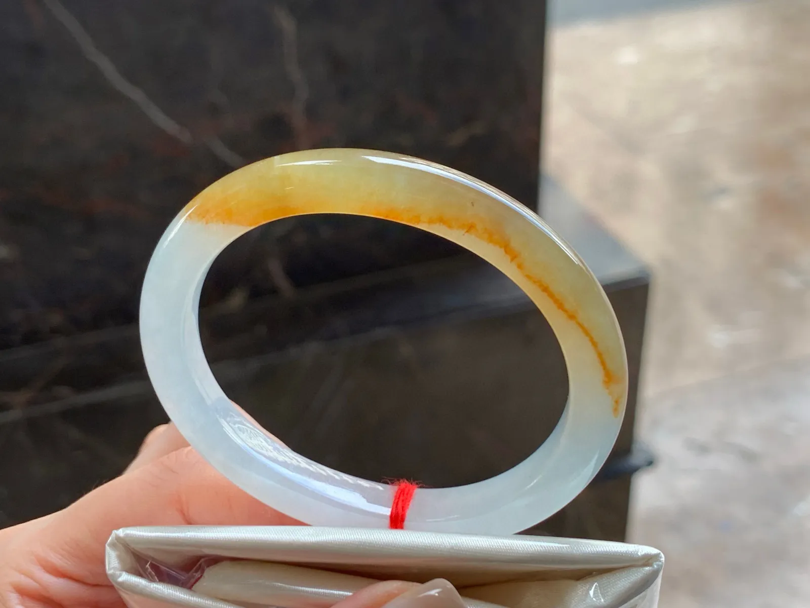 冰黄贵妃镯
种老独特 54.3/7.9/7.8mm
