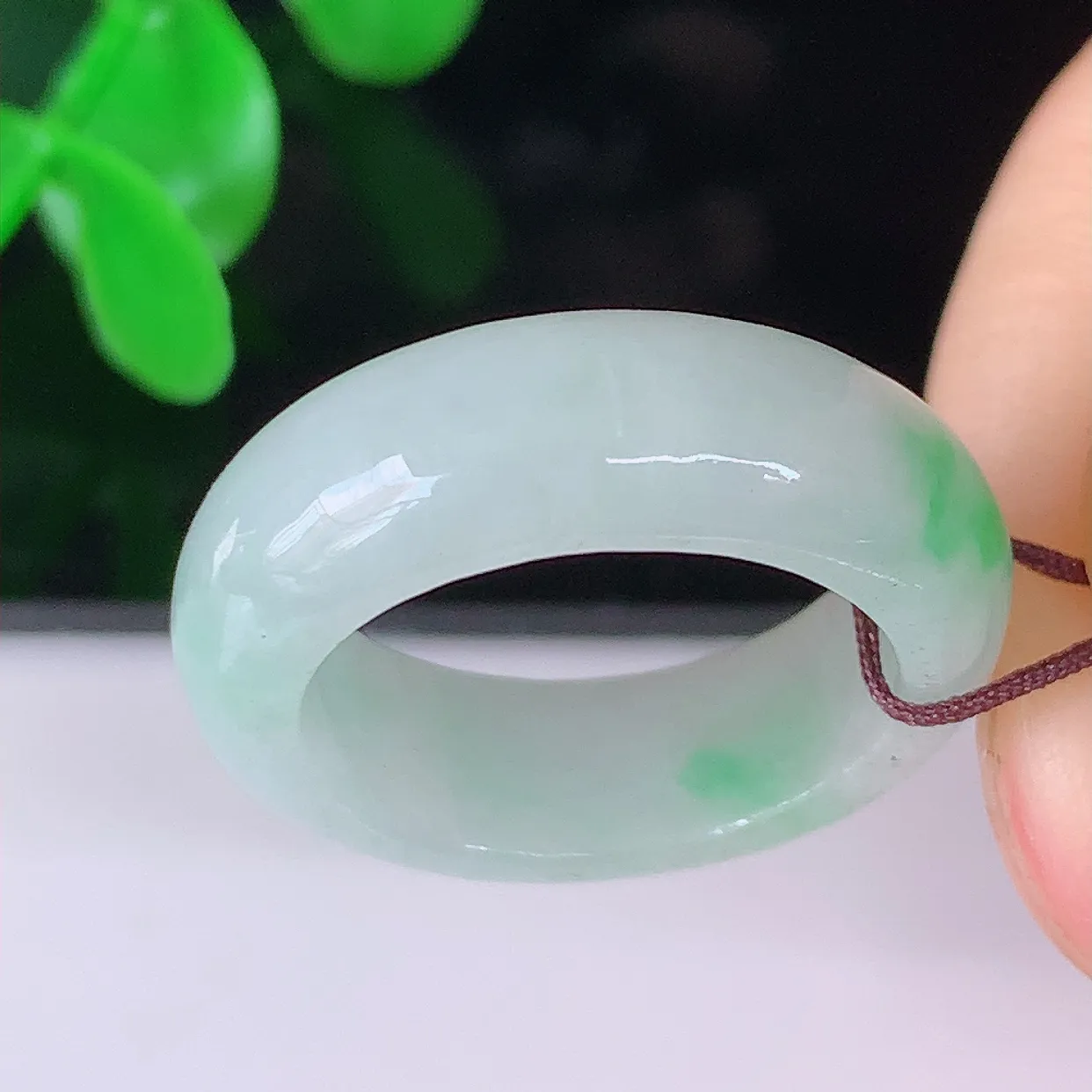 自然光实拍，16.2mm内径翡翠指环，玉戒指，玉质莹润，好精美好冰润的指环，12圈口，上手纤巧！#1.16