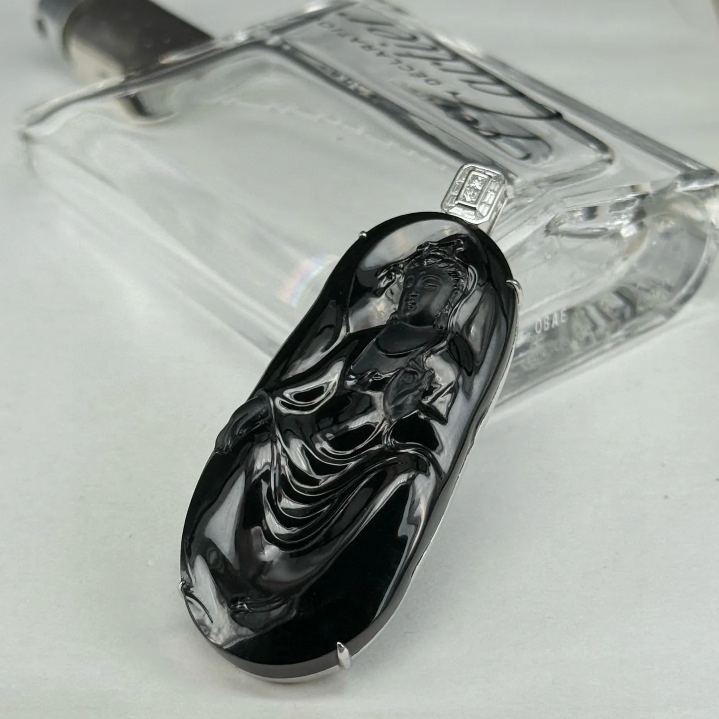 精品18k墨翠观音 种好色正 黑度极好 打灯通透 油性十足 尺寸67.2