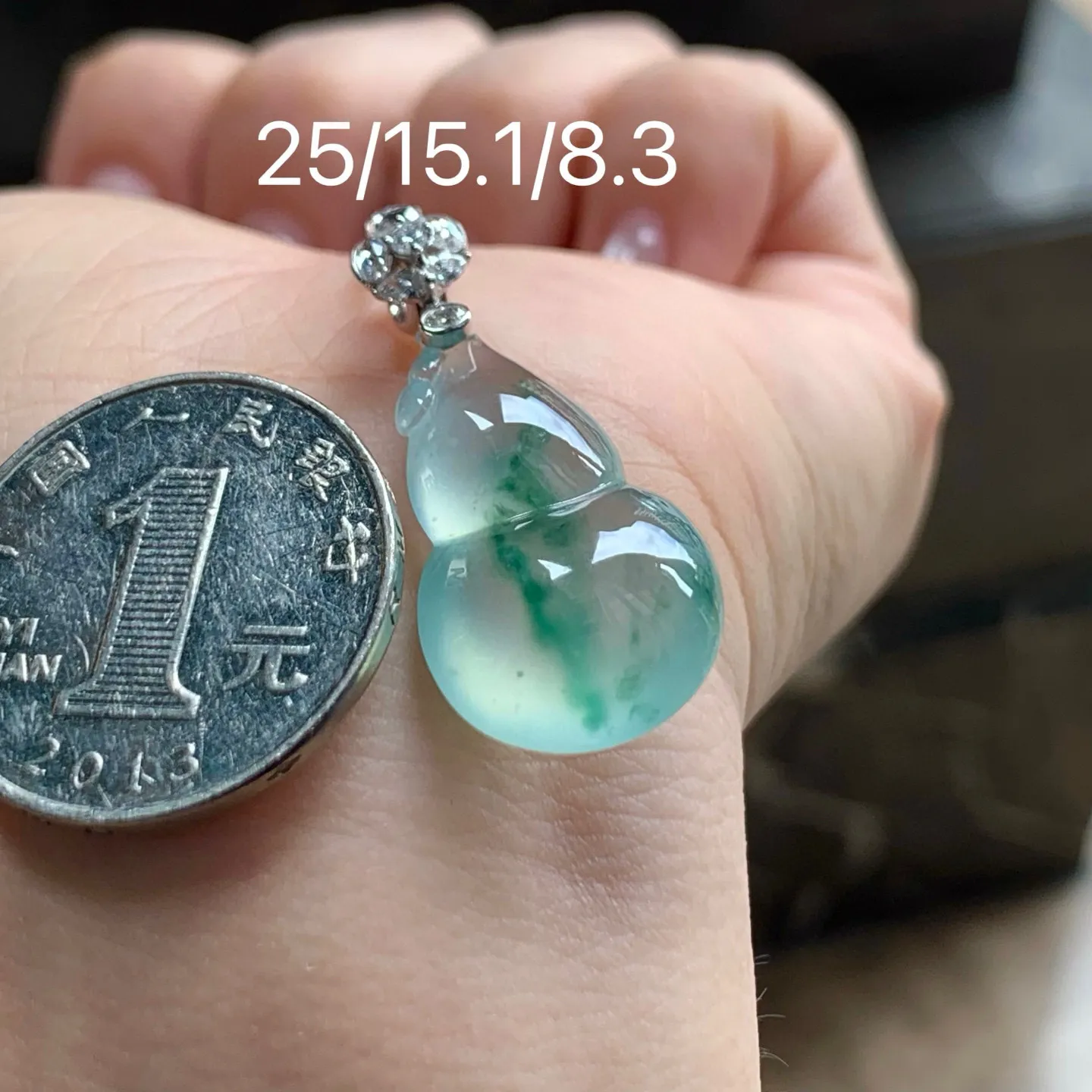 冰种飘花葫芦
金扣