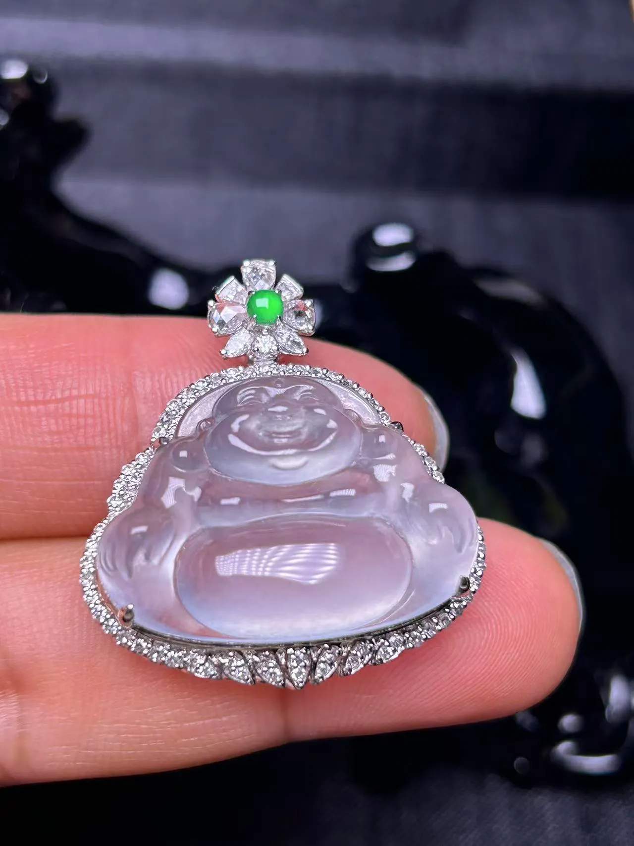 缅甸翡翠A货，佛在心中，吉祥如意，平安健康，上身效果好，祼石尺寸19.5/27/5.7