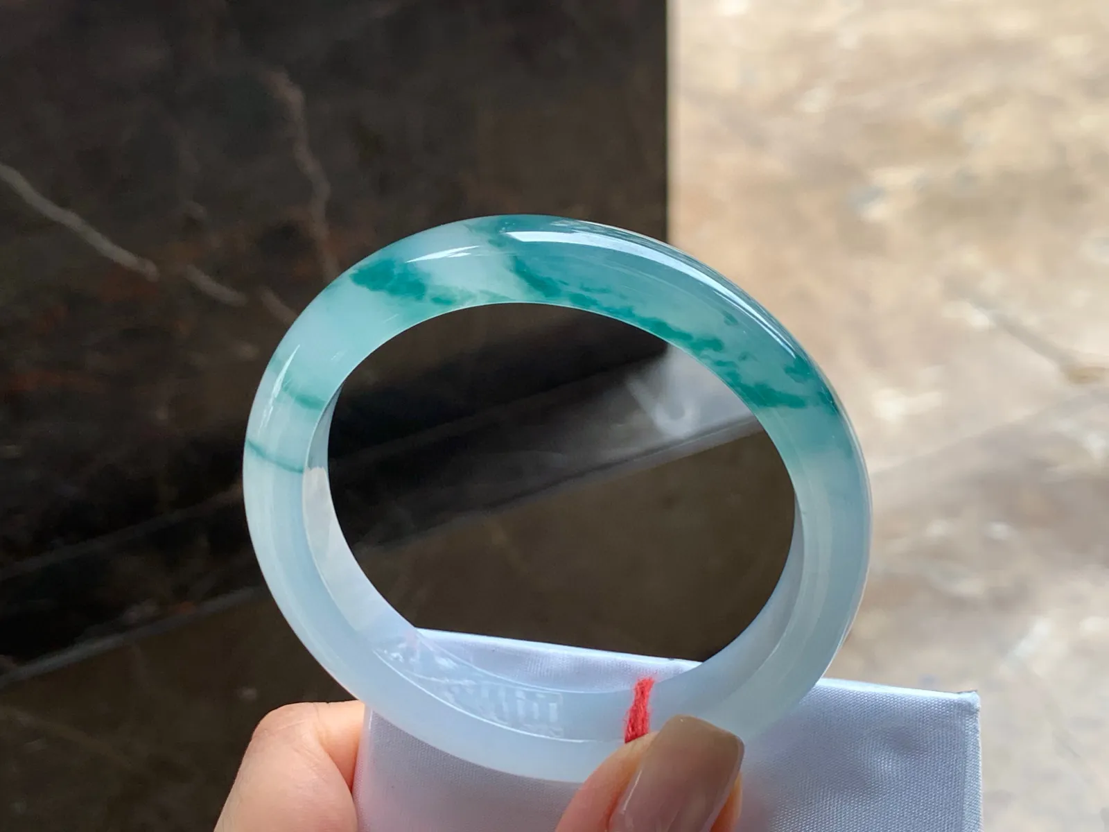 冰种飘花贵妃镯
种好水足 56/12.7/8mm