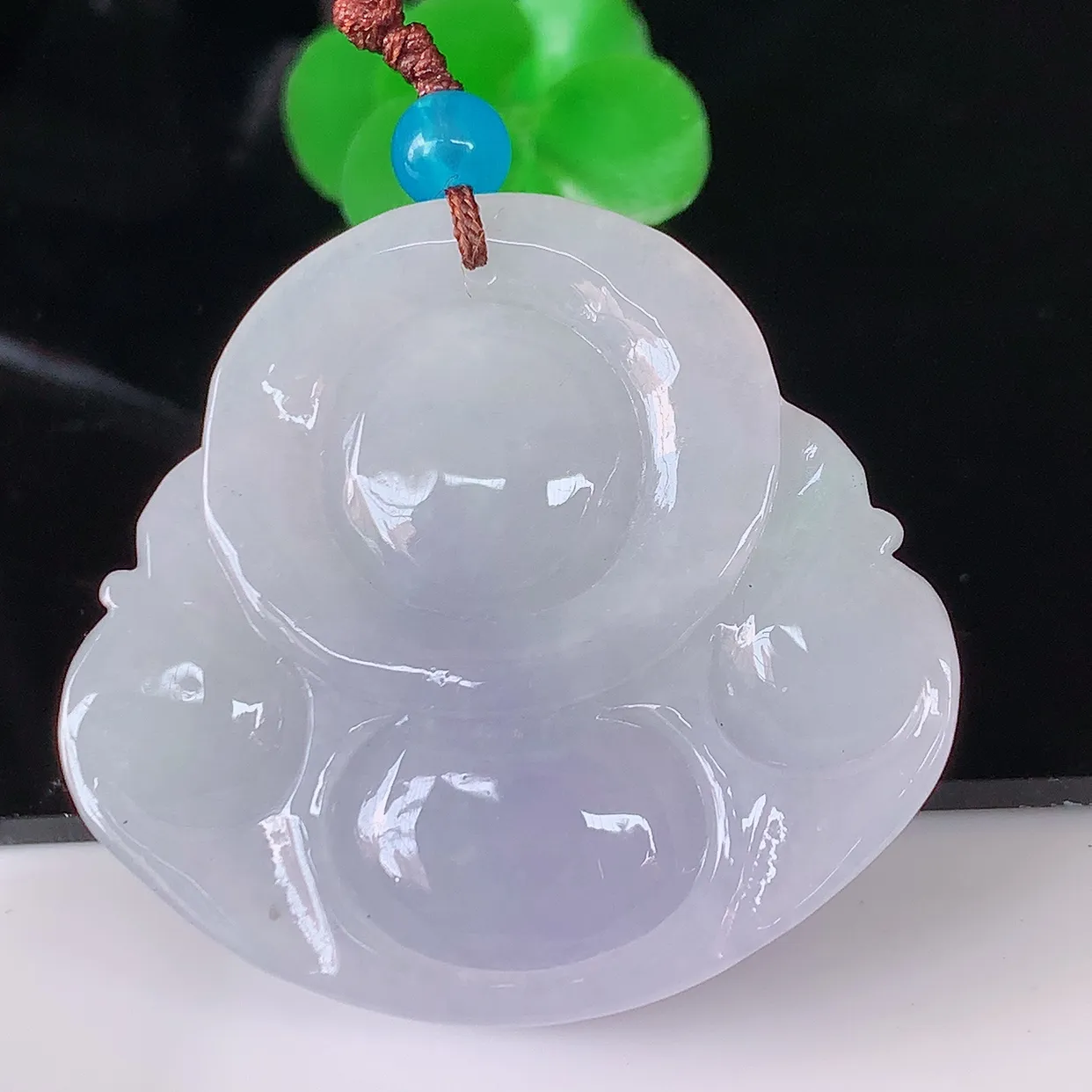 自然光实拍，大件饱满紫罗兰佛公吊坠，翡翠笑佛，饱满，开脸喜庆，配戴优雅迷人！#41.16尺寸41.5*39*12.5