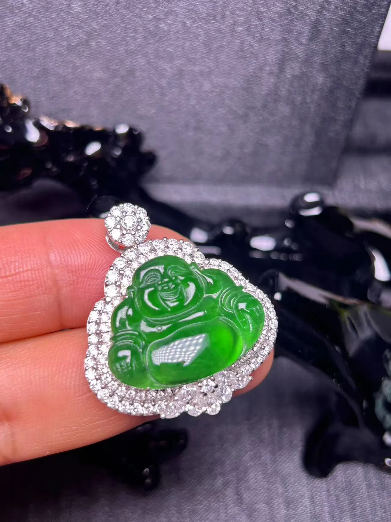 缅甸翡翠A货，满意佛公，上身效果好＇心中有佛，平安幸福，快乐一生，裸石尺寸19/24.2/3.5