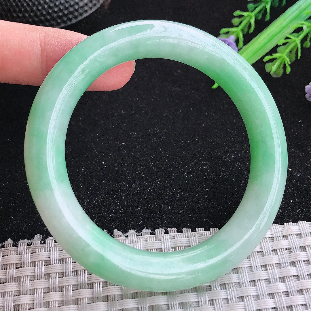 自然光54.5/11/0.2老坑精美温润苹果绿圆条手镯玉镯平安镯美人镯