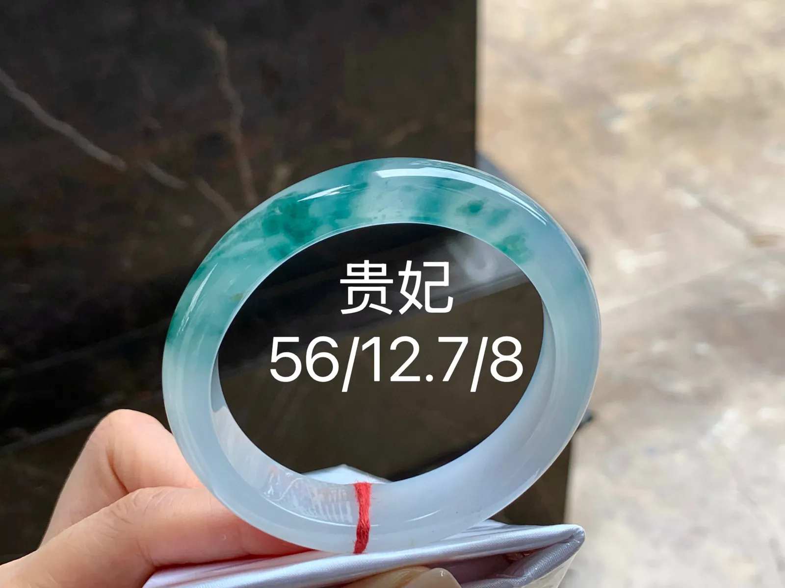 冰种飘花贵妃镯
种好水足 56/12.7/8mm