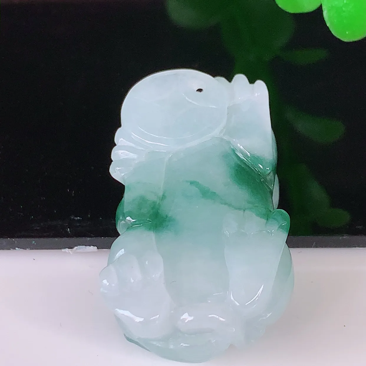 自然光实拍，冰润飘花招财貔貅吊坠，民间有“一摸貔貅运程旺盛，再摸貔貅财运滚滚，三摸貔貅平步青云 ”的美好祝愿。#81.16