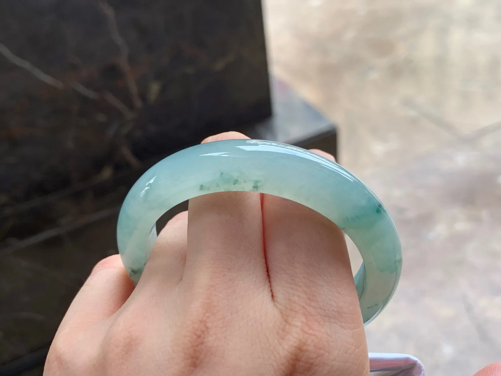 冰飘花手镯
水润55.4/11.8/8.7mm