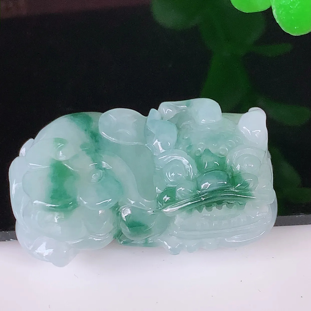 自然光实拍，冰润飘花招财貔貅吊坠，民间有“一摸貔貅运程旺盛，再摸貔貅财运滚滚，三摸貔貅平步青云 ”的美好祝愿。#81.16