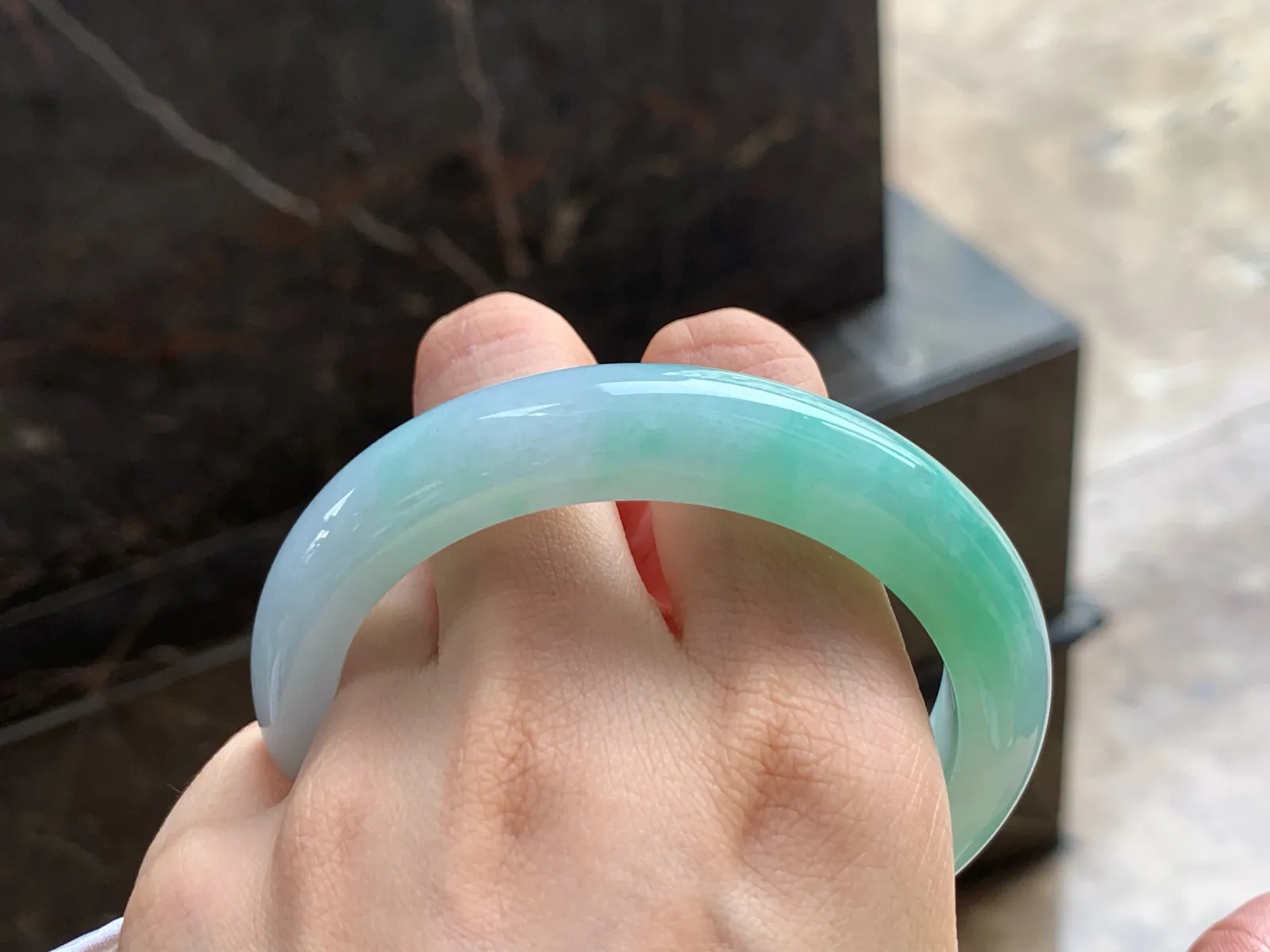 带色手镯
细腻58.6/12.3/9mm