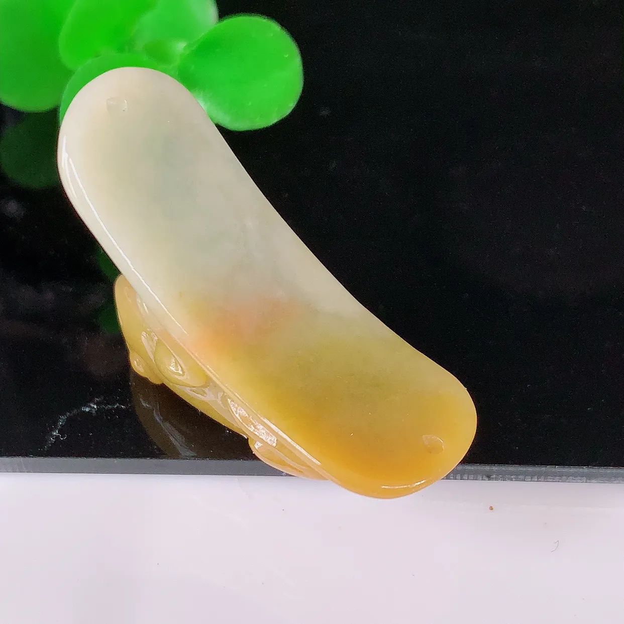 自然光实拍，冰润黄翡招财金蟾翡翠吊坠，种老水足，雕工精湛 ，寓意美好，佩戴时尚出众！#60.16
