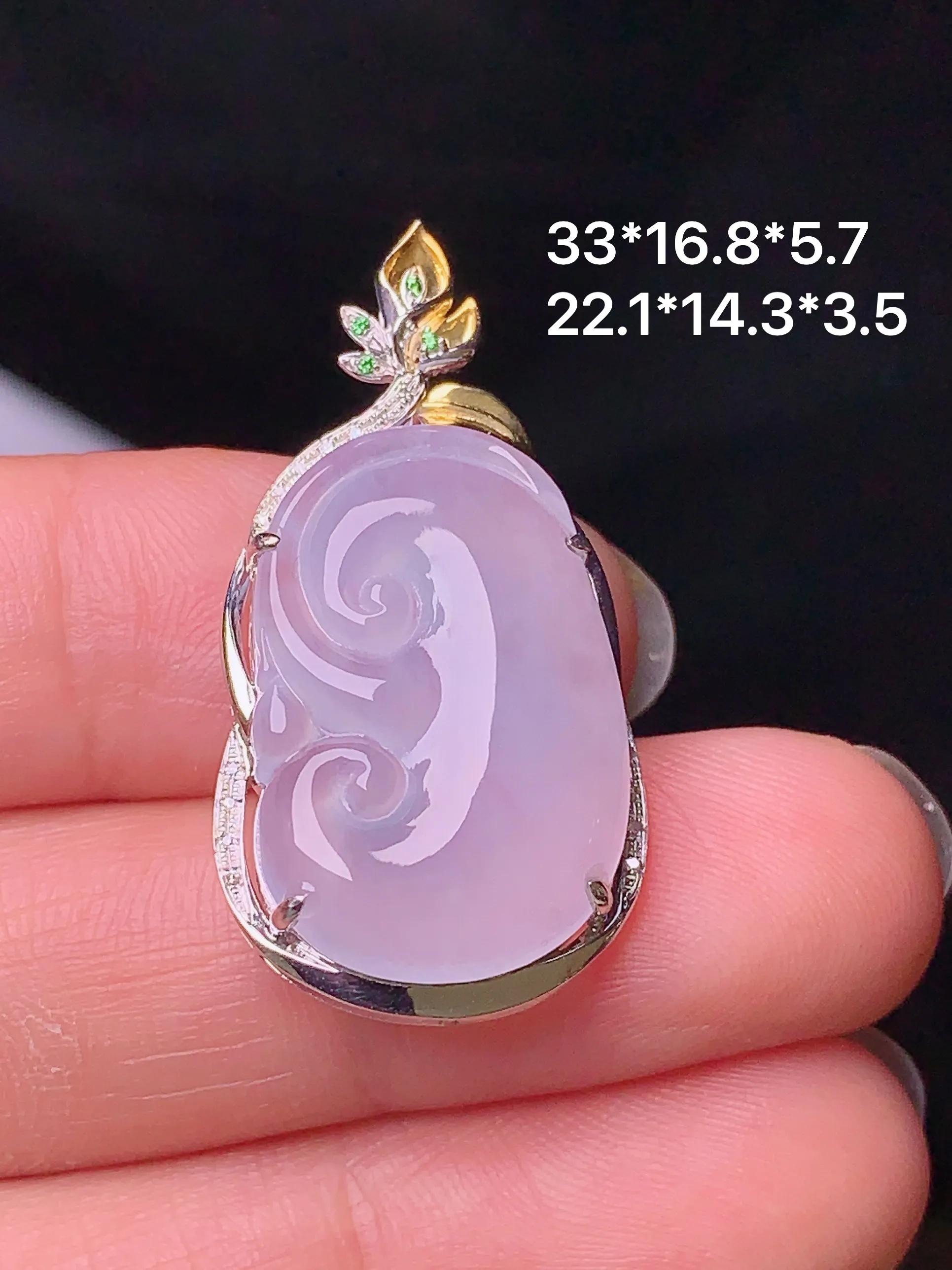 18k金钻镶嵌冰种如意吊坠 玉质细腻 水润亮眼 色泽艳丽 整体尺寸33*16.8*5.7
